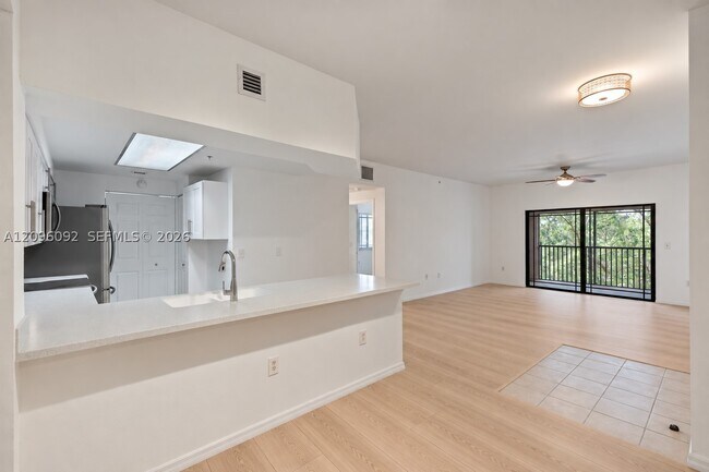 Building Photo - 3021 Alcazar Pl