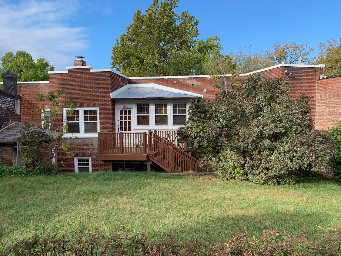 Primary Photo - 49 E Main St