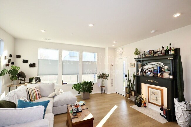 Foto del edificio - 2445 Ownby Ln