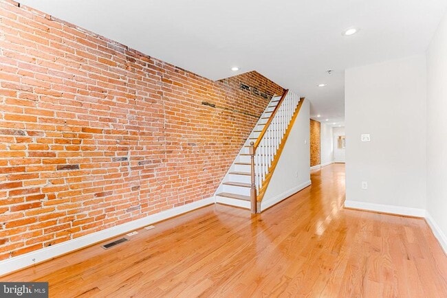 Building Photo - 1819 Light St