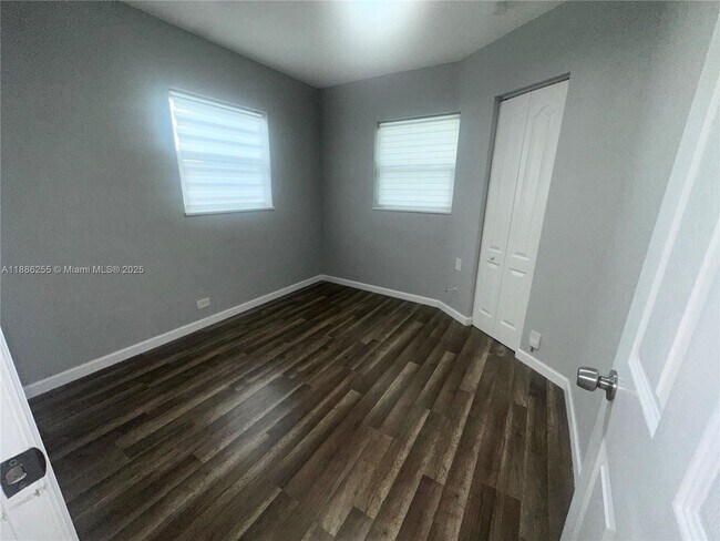 Foto del edificio - 614 N 56th Ave
