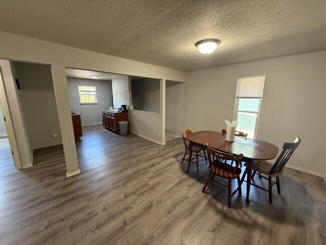 Foto del edificio - 207 Wheaton Ct