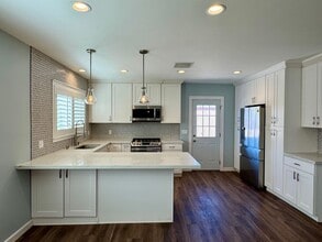 Building Photo - 7915 Coldwater Canyon Ave