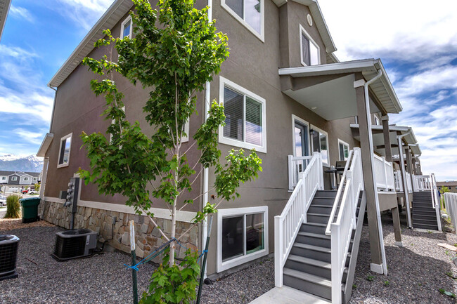 Building Photo - 722 S 1840 W