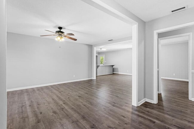 Building Photo - Spacious Brick Home with Modern Upgrades &...