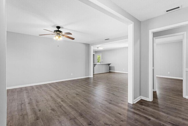 Foto del edificio - Spacious Brick Home with Modern Upgrades &...