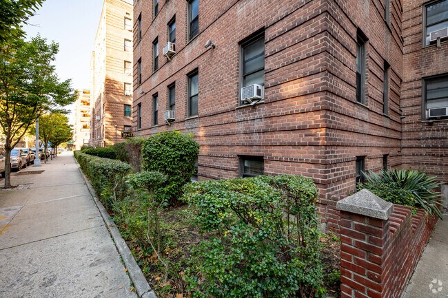 Foto del edificio - 9963 66th Ave