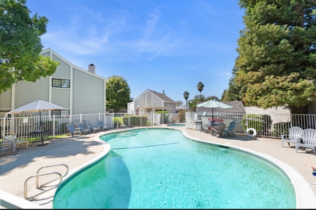 Building Photo - 7417 Auburn Oaks Ct