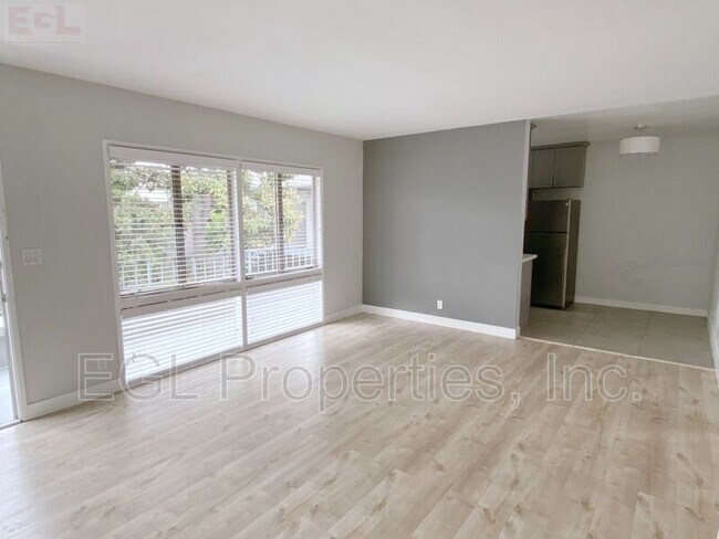 Building Photo - 5626 Sultana Ave