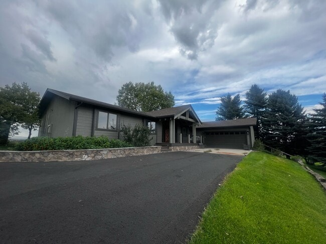 Building Photo - 5014 Justin Ln