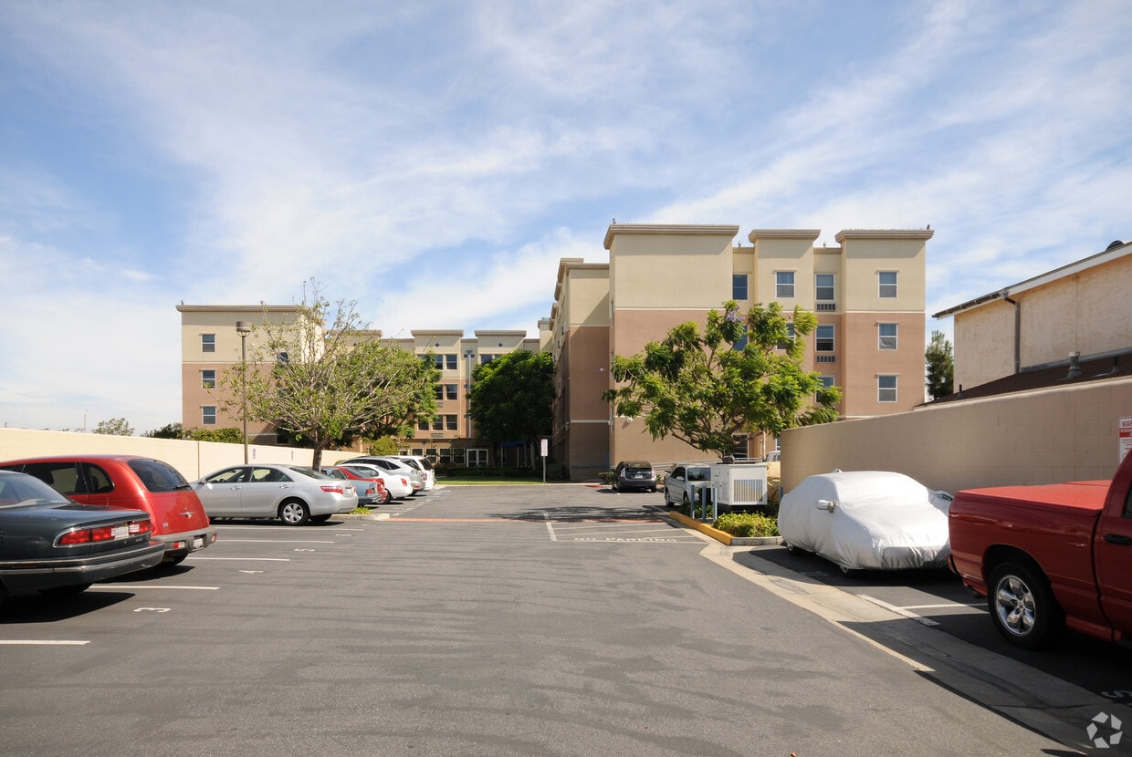 Gardena Valley Towers Coop Apartments in Gardena, CA