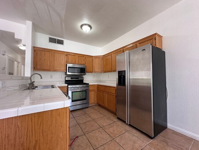 Foto del edificio - First Floor Condo with 2 Beds, 2 Baths, an...