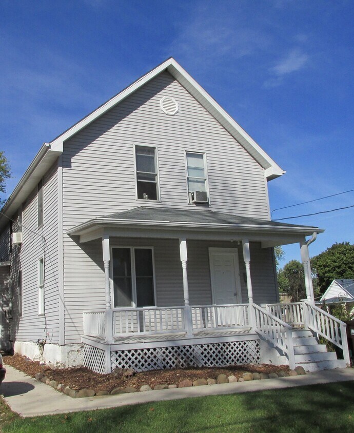 933 Wheeler St Unit LU, Woodstock, IL 60098 Room for Rent in Woodstock, IL