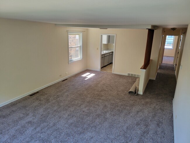 Dinning Room - 5718 N Rockwell St