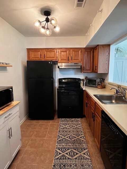Kitchen - 164 Milkweed Ct
