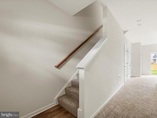 Building Photo - 113 Heyford Dr