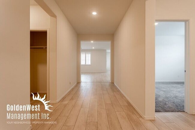 Foto del edificio - Bright & Airy 4 Bdm 2Ba in Quiet Neighborh...