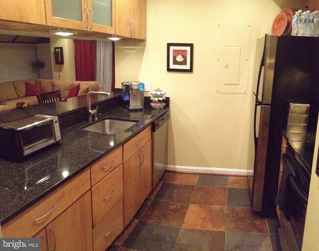 Foto del edificio - 1029 N Stuart St
