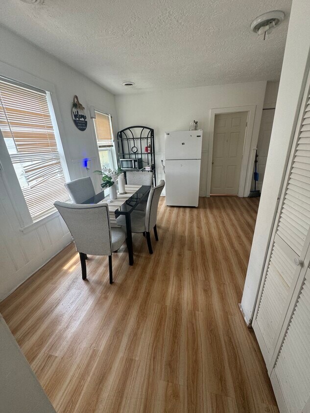 8 Barclay St Worcester, MA 01604 Alquileres en Worcester, MA