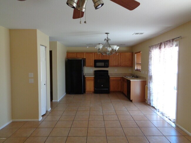 Building Photo - 42707 W Sunland Dr