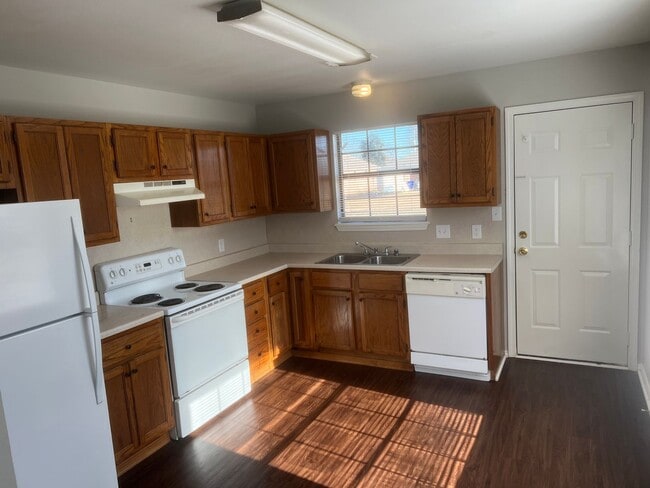 Foto del edificio - 2 Bed 1 Bath Duplex