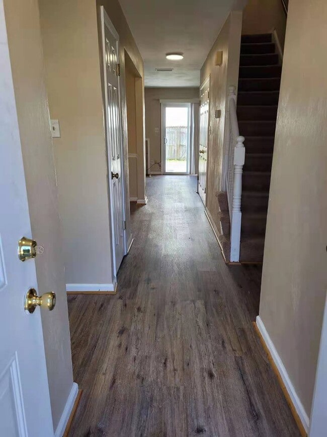 Building Photo - 305 Seeman Ct