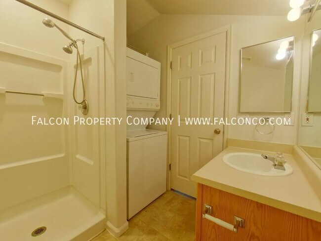 Foto del edificio - Adorable Studio in Spring Creek! - Lease P...