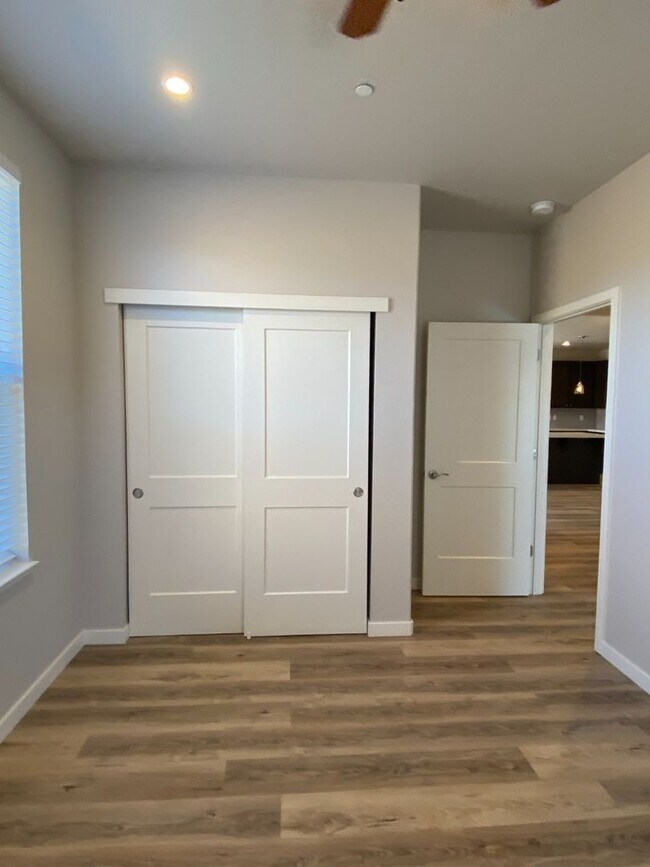 Foto del edificio - 246 Silver Bend Way