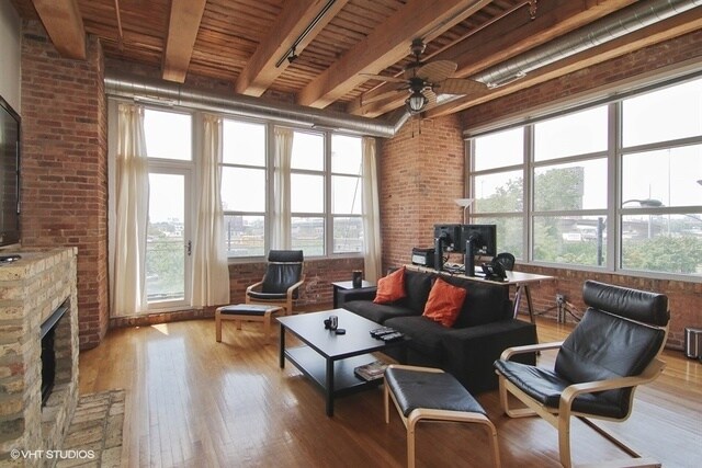 Building Photo - 333 S Desplaines St