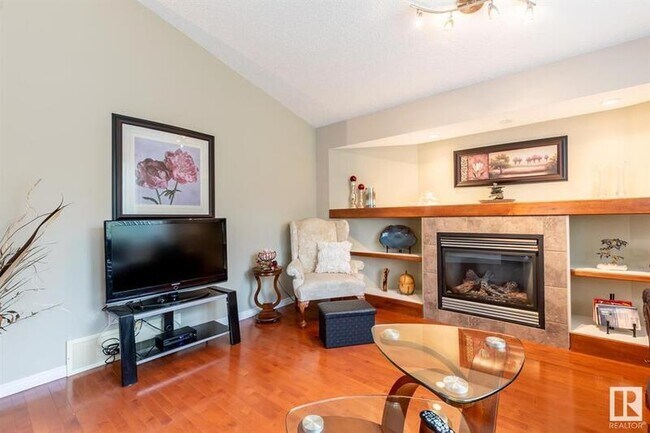 Photo du bâtiment - 1798 Melrose Crescent SW