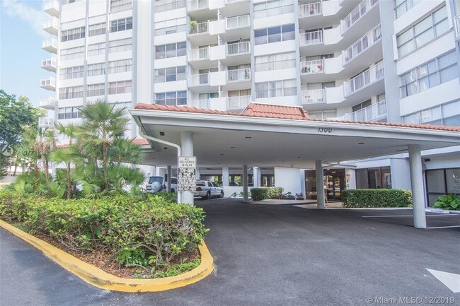 Building Photo - 1300 NE Miami Gardens Dr