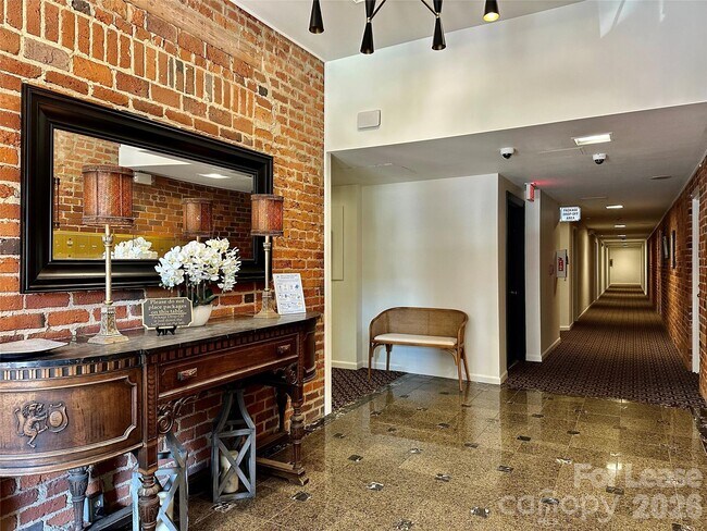 Foto del edificio - 229 N Poplar St