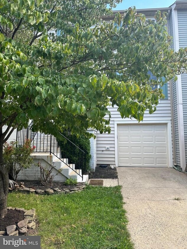 Foto principal - 14505 Sully Lake Ct