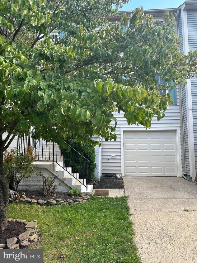 Primary Photo - 14505 Sully Lake Ct