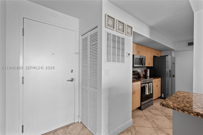 Building Photo - 6917 Collins Ave