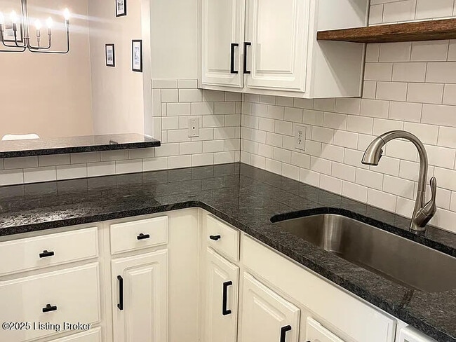 Foto del edificio - 1110 Westlynne Place