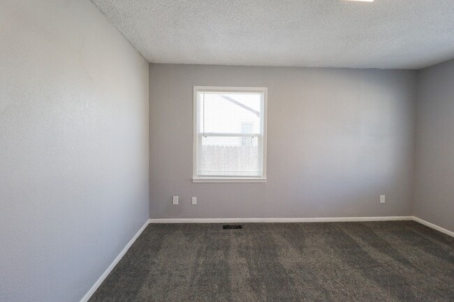 Building Photo - AVAILABLE NOW | VOUCHERS WELCOMED | 4 Bed | 2 Bath | West Tulsa