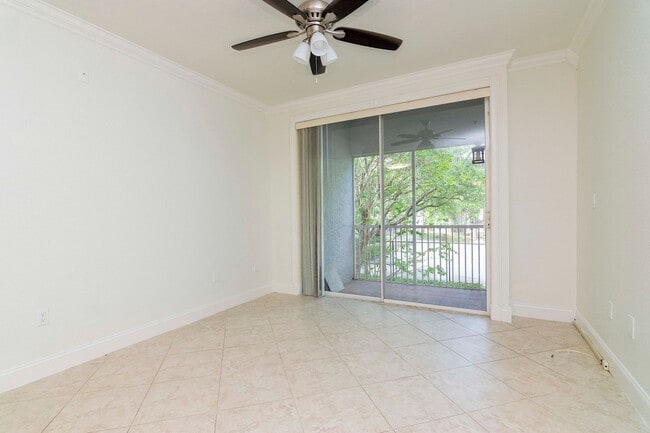 Building Photo - Remodeled and Upgraded -2nd Floor - 1 Bed 1 Bath Condo For Lease