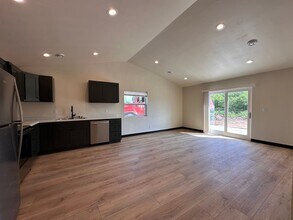 Building Photo - 507-509 Rustic Ridge Dr