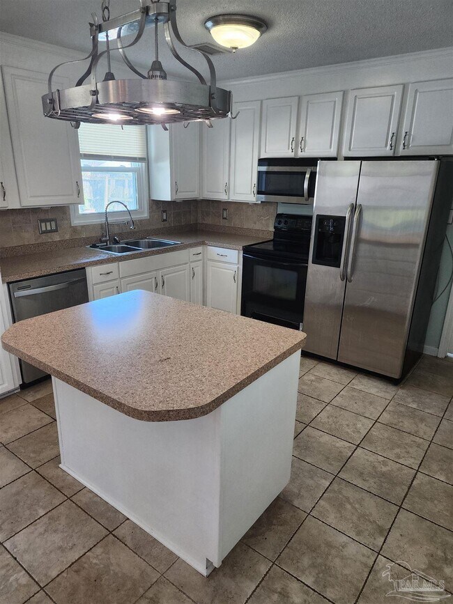Building Photo - 7970 La Nain Dr
