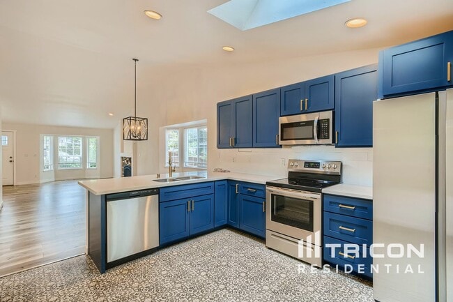 Building Photo - 1602 57th Ave NE