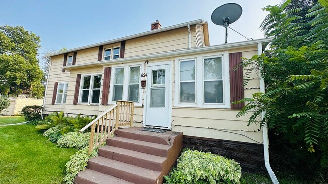 Foto del edificio - Gorgeous newly renovated 2 bedroom 1 bathroom!