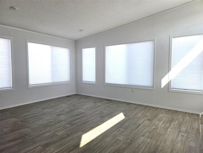 Building Photo - 61 Prairie Oak Dr