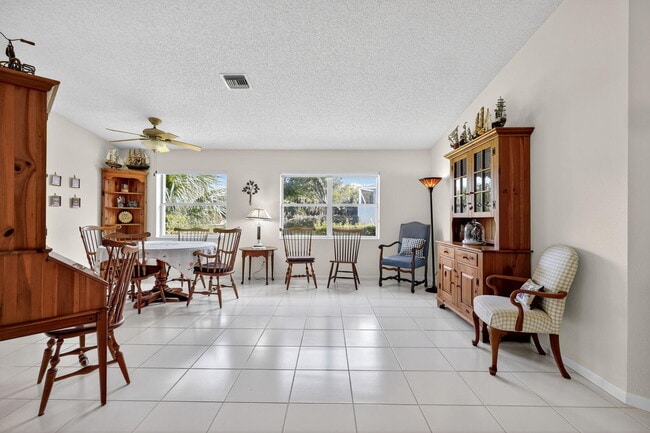Foto del edificio - 1520 S Club Dr