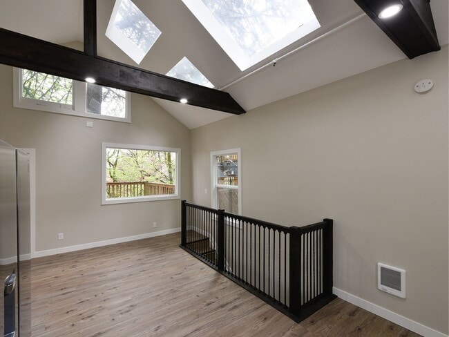 Photo - 2132-2134 NW Aspen Ave Apartment