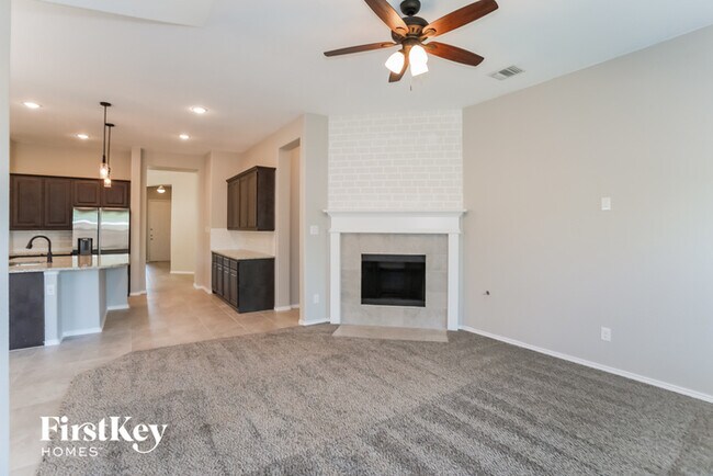 Foto del edificio - 6320 Red Cliff Dr