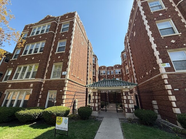 Building Photo - 2105 Grove Ave