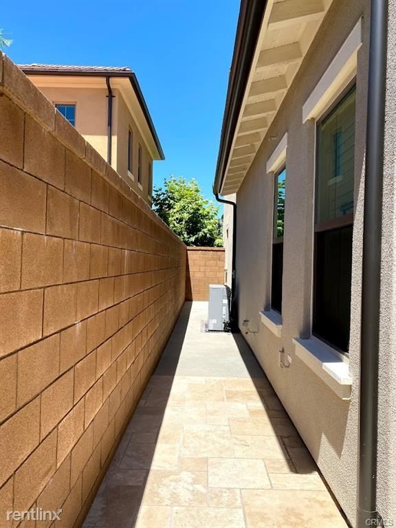 3 br, 2.5 bath Condo 72 Meander Condo for Rent in Irvine, CA