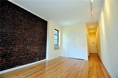 Foto del edificio - 214 E 11th St