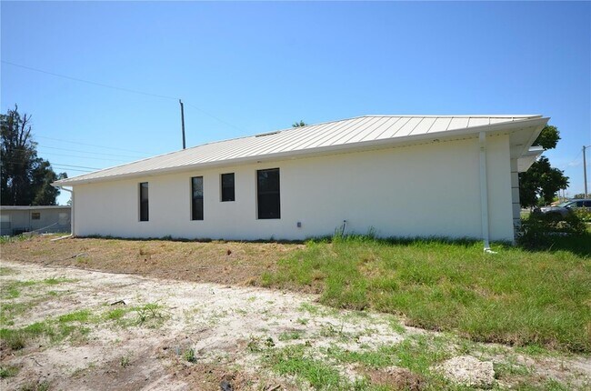 Foto del edificio - 2188 Barker Blvd